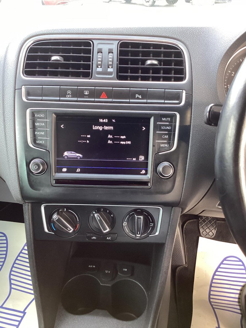 VOLKSWAGEN POLO